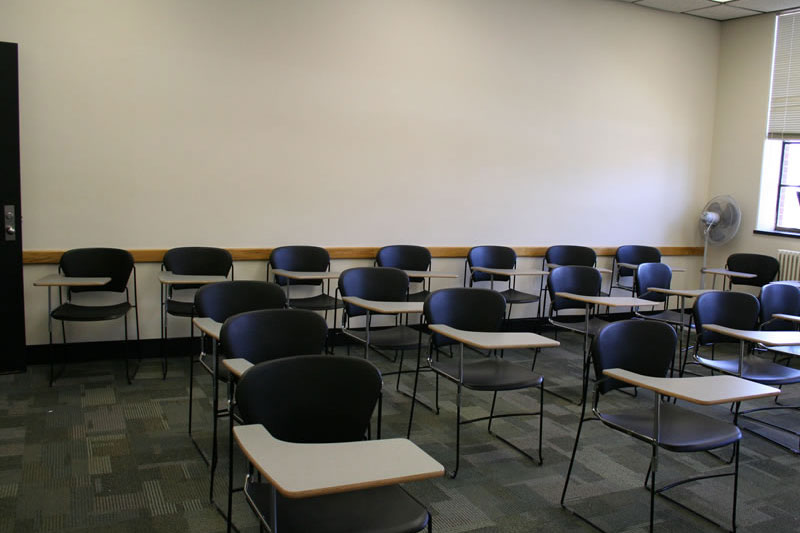 Fenton 175 student desks arranged in rows.
