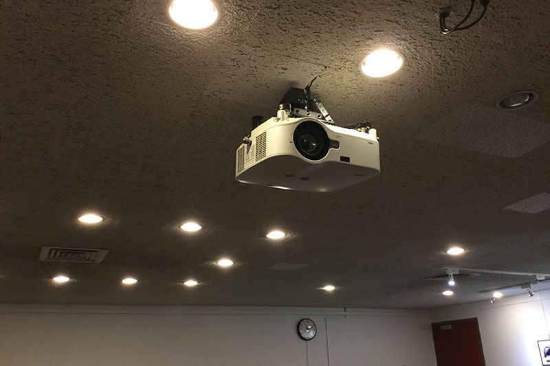 Mason 2140 Smart Classroom Projector on the ceiling.