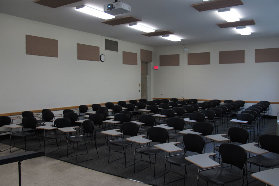 Mason 2019 Smart Classroom student desks arranged in rows.