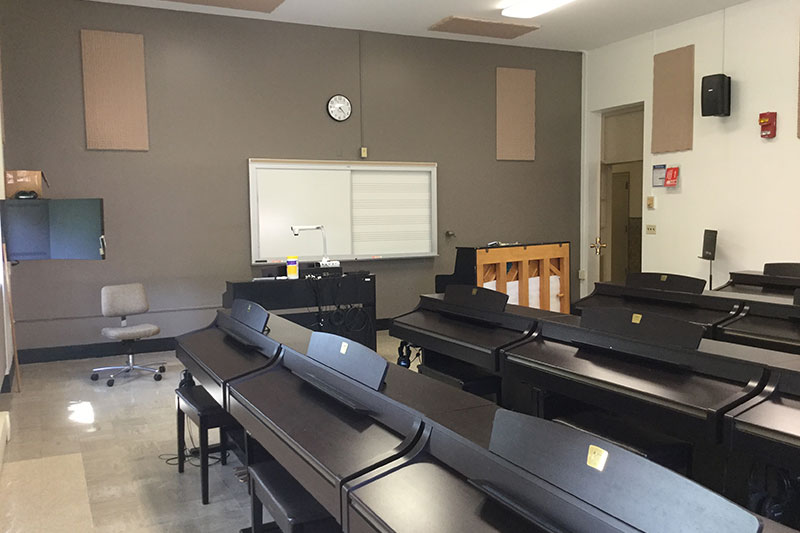 Student pianos arranged in rows.