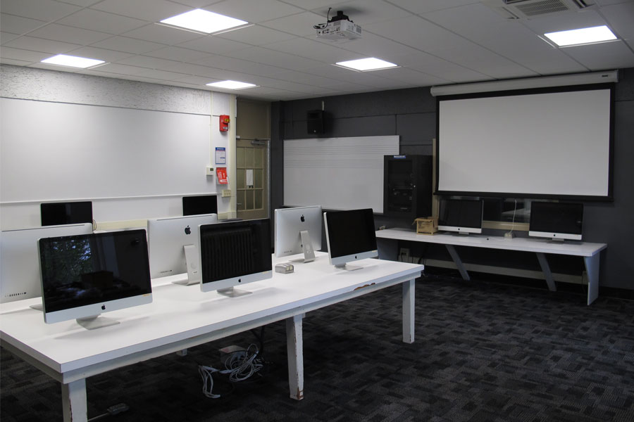 Mason 2016 Computer Lab student desks with iMacs.