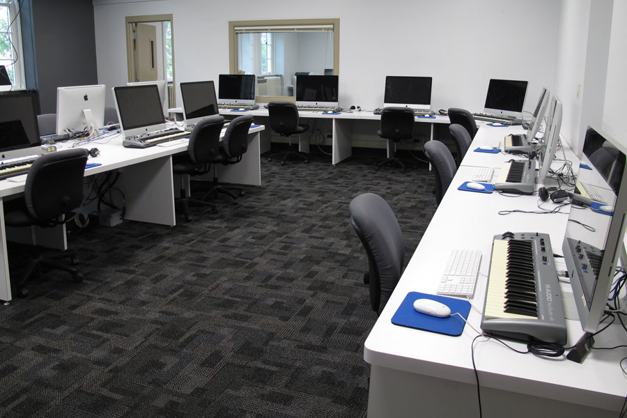 Computer lab with stations equipped with Mac computers